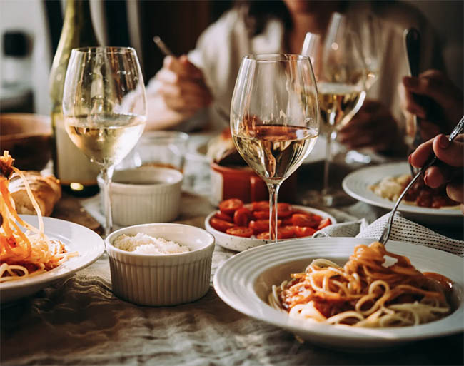 What Makes Italian Restaurants So Popular? The Secrets Behind Their Success